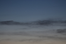 Merkur am Abendhimmel 15.02.2020 um 18:29 Uhr MEZ (7° Höhe), links unten ist der Stern Lambda Aquarii, ISO 100, 0,8 s belichtet