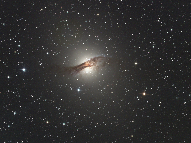 Galaxie NGC 5128 (Centaurus A) in Cen am 19.04.2025