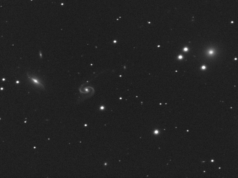 NGC 90 und weitere Galaxien in And